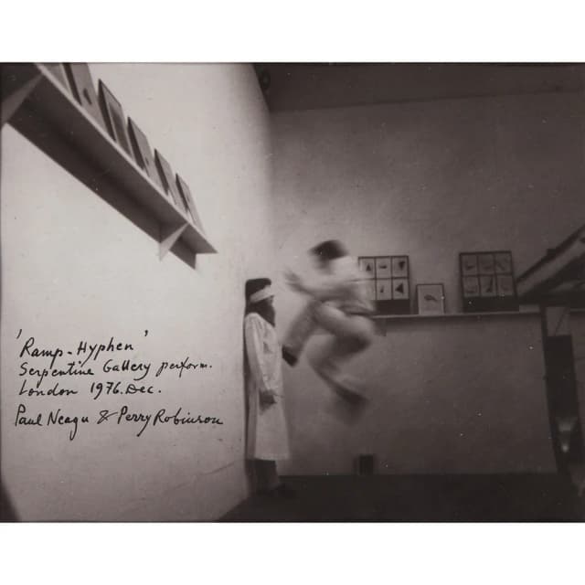 سایه‌ای در دل تاریکی