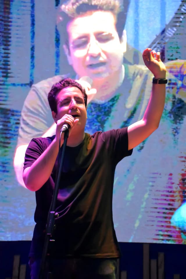 آواها و نجواها